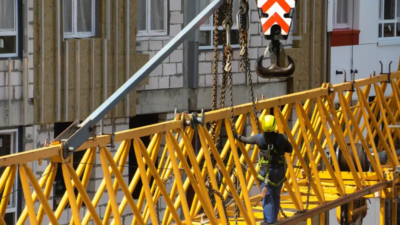 Алматыда заңсыз салынған 3 тұрғын үй кешені анықталды