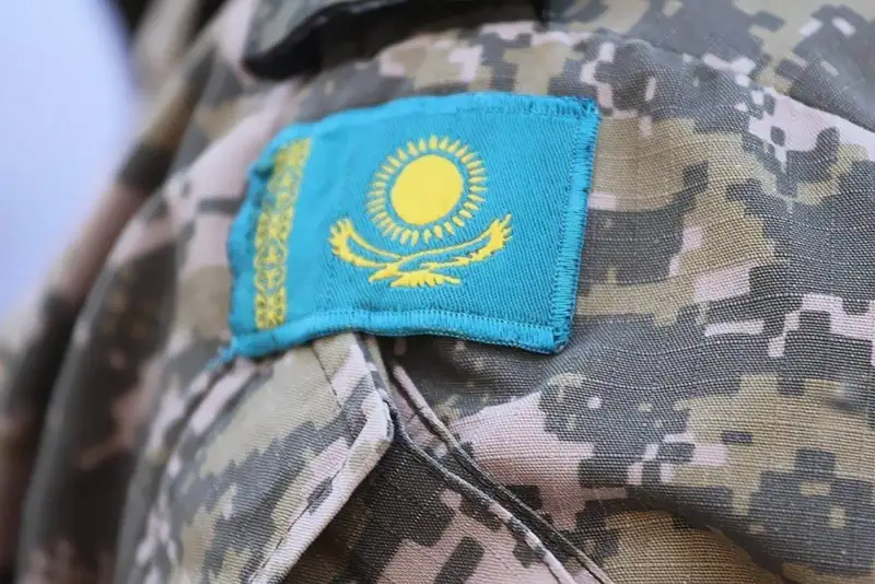 Таразда асылып өлген солдаттың аузынан, іш киімінен бірнеше адамның шәуеті анықталды