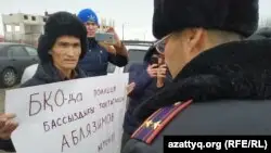 Оралда пикет өткізген белсенді полиция бастығының отставкасын талап етті
