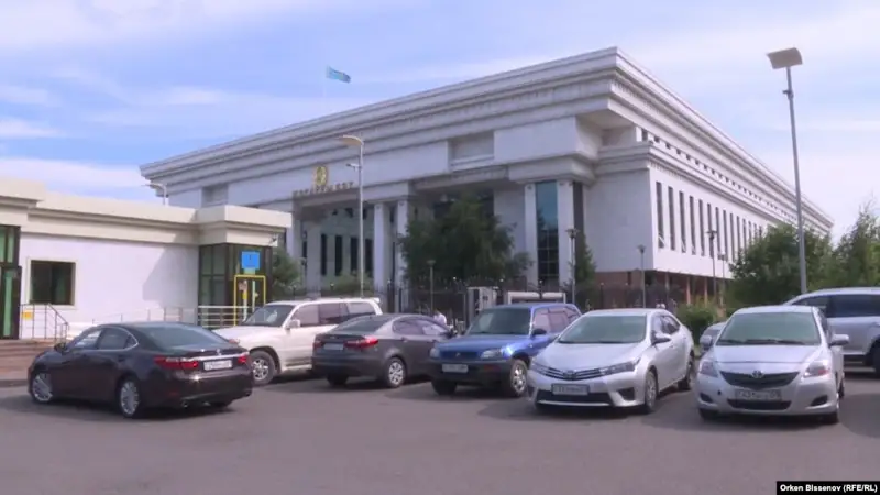 ҚДТ-ға қатысты деп айыпталған екі белсендінің бостандығы шектелді