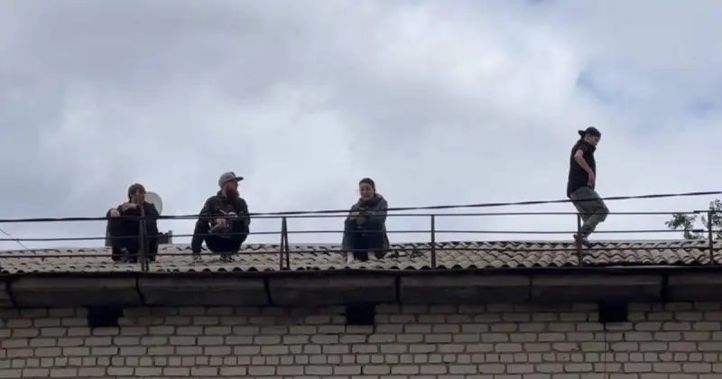 Оралда балалар үйінің түлектері жасөспірімдер үйінен көшпейміз деп қарсылық білдірді