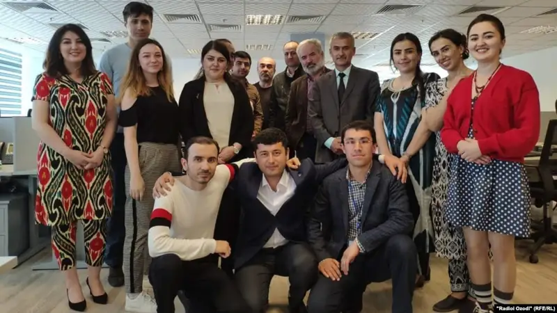Тәжікстан журналистері билікті Азаттықтың Тәжік қызметі тілшілерінің аккредитациясын ұзартуға шақырды