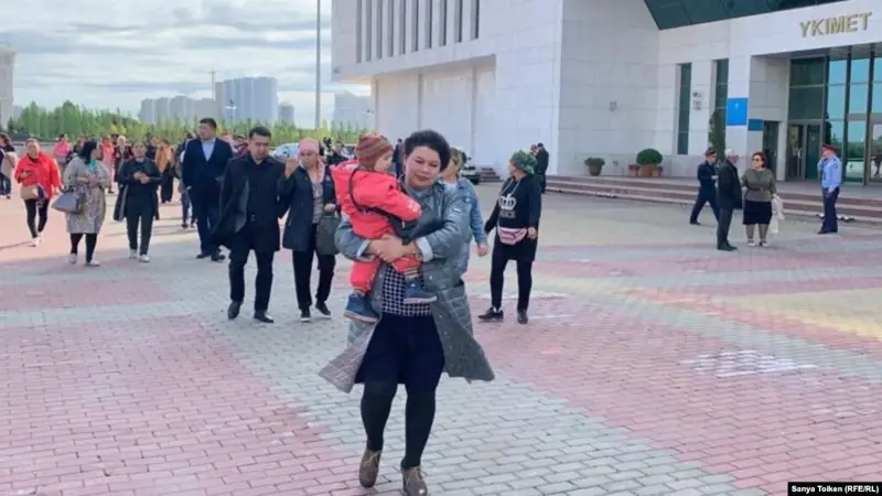 Мәселесін шеше алмай жүрген әйелдер бірігіп, билікке хат тапсырды