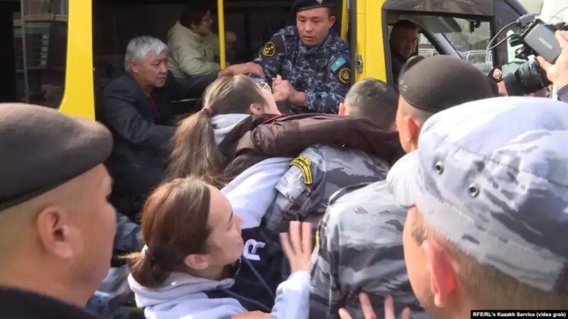 Полиция: Нұр-Сұлтанда 21 қыркүйекте елу шақты адам ұсталды