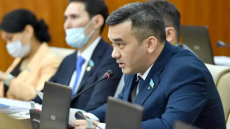 «Болашақ ұрпақтың несібесін жеп жатырмыз»