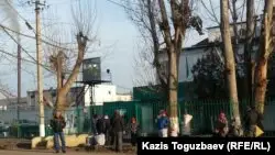 Тұтқынның туыстары дене қызуы көтеріліп, жөтелген жақынының денсаулығына алаңдайды