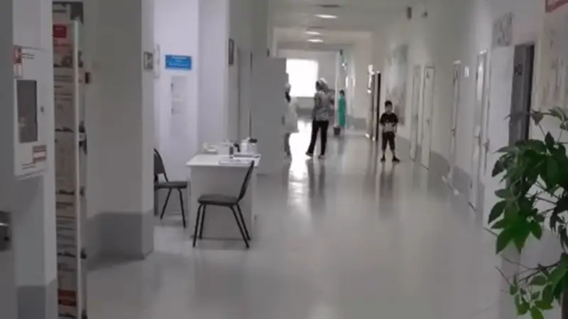 Батыс Қазақстанда сәбізге қақалып қалған сәби көз жұмды (видео)