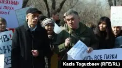 Алматыда рұқсат етілген митингіде тұрғындар тығыз құрылысқа қарсылық білдірді