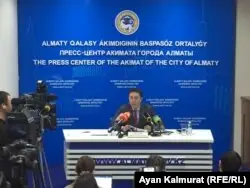 Алматы қалалық әкімдігінің кәсіпкерлік және инвестициялар басқармасының басшысы Еркебұлан Оразалин. Алматы, 13 наурыз 2020 жыл.