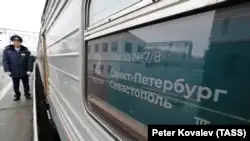 Путин Қырым мен Ресейді жалғайтын теміржолды ашты
