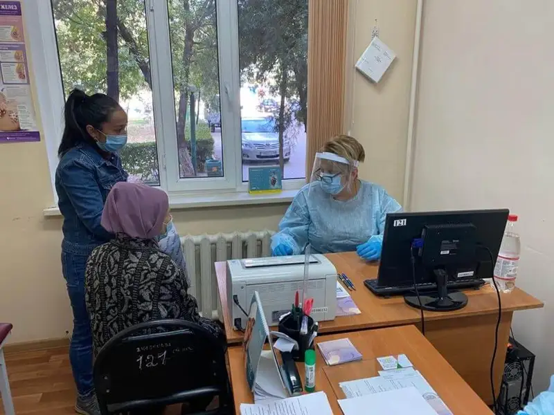 Тұрғындарды үздік дәрігерлер қабылдады
