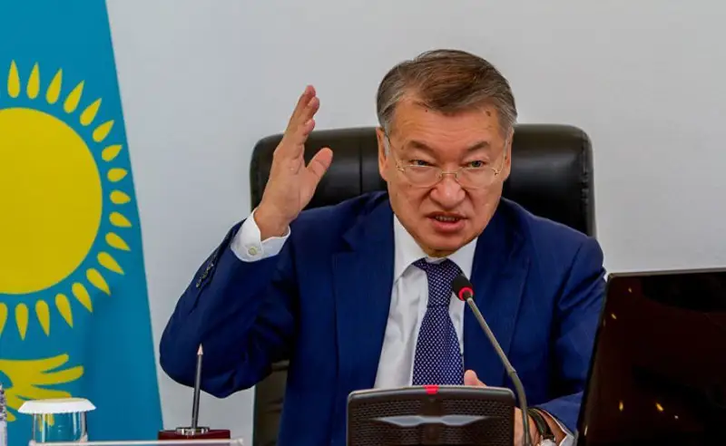 Ақынынан әкімі төрге озған