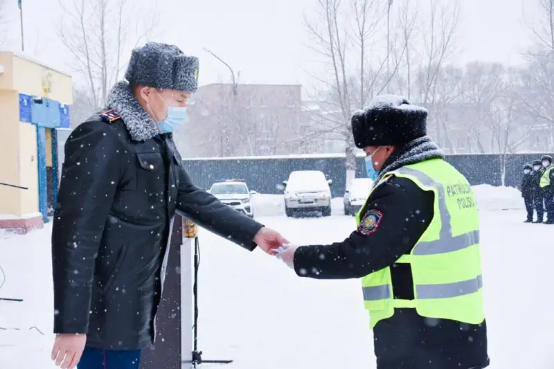 Адам өміріне араша түскен полицейлер марапатталды
