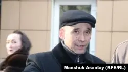 Алматы соты үш белсендіні бейбіт митинг заңын бұзды деп жазалады