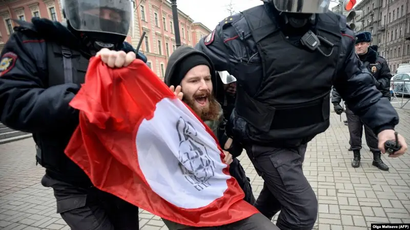 Мәскеу полициясы тіркелмеген ұйымның ондаған белсендісін ұстаған