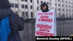 Алматыда карантин ережесін бұзды деп айыпталған белсенді Асхат Жексебаев қамалды