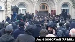 Абхазия соты наразылықтан соң президент сайлауының нәтижесін жойды