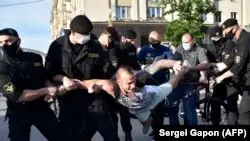 Беларусьте наразылық акциясында жүзден аса адам ұсталды