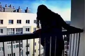 Түркістанда 6-қабаттан құлаған қыздың туыстары оны балконнан лақтырып жібергенін айтты
