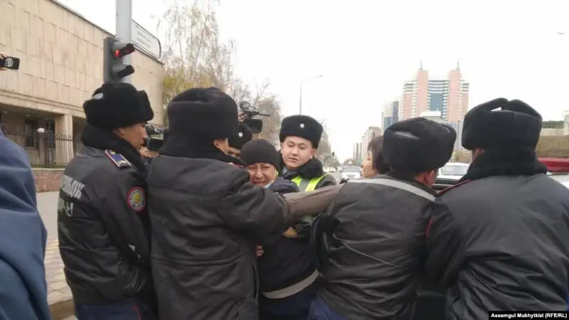 Изолятордан қашқан Дулат Ағаділді полиция қамау орнына алып кетті