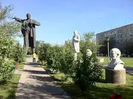 Ленин әлі тірі екен