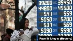 Теңге құнсызданған шақта үкімет әлеуметтік міндеттемелерді орындауға уәде етті