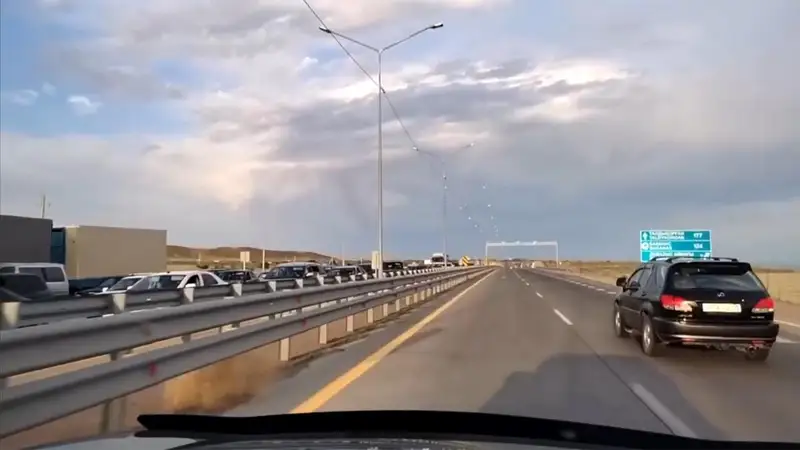 Алматы — Қонаев тас жолында 70 шақырымға созылған кептеліс болды