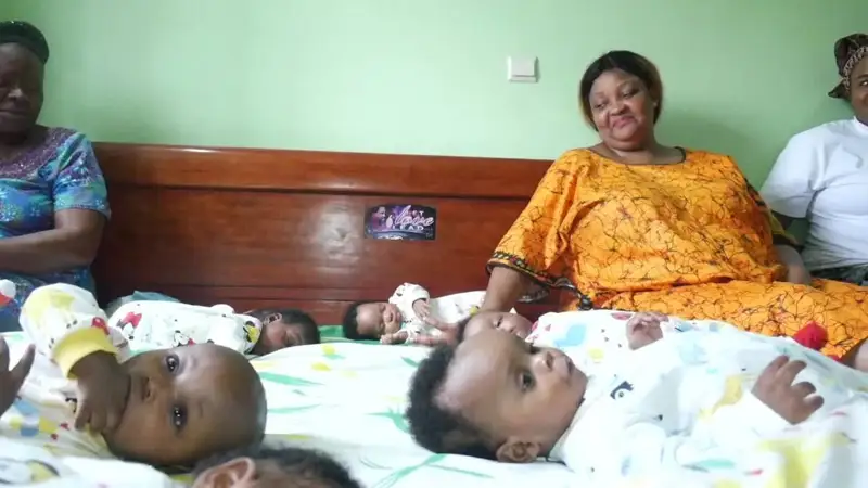 Камерундық 45 жастағы әйел бірден тоғыз баланы дүниеге әкелді