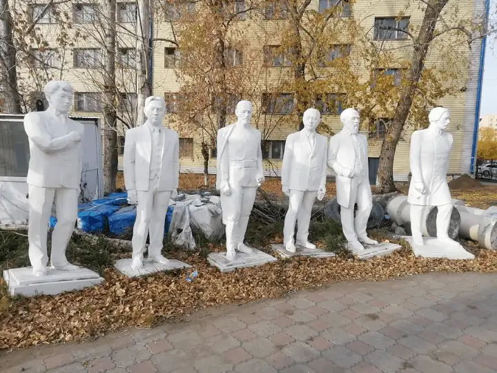 Сталин өлтірді, Ақсақалов күресінге тастады