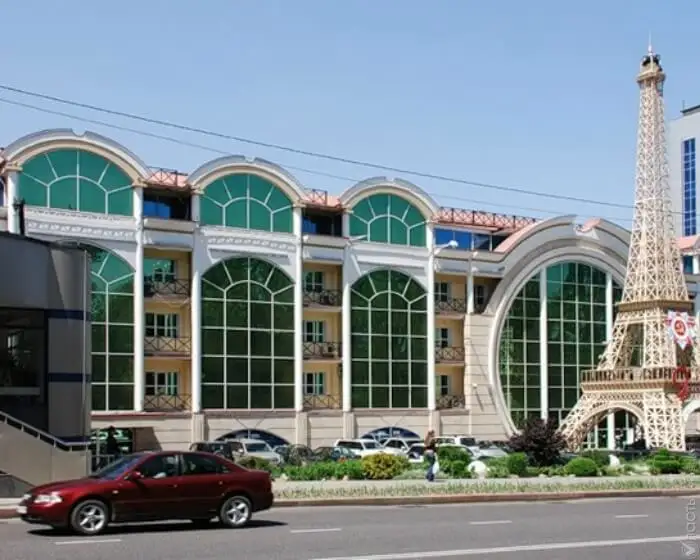Алматыда Француз үйін тонағандардың арасында жүкті әйелдер де бар  (видео)