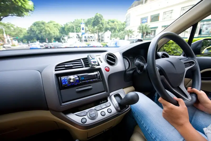 Елімізге рулі оң жақтағы көліктерді әкелуге тыйым салынады