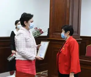 Гүлшара Әбдіқалықова «Жас Алаштың» тілшісімен кездесті