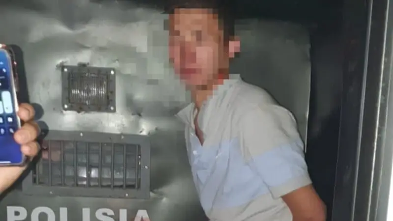 Ақтауда полицейді пышақтап кеткен күдікті ұсталды