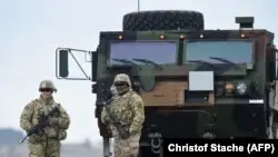 Трамп Германиядағы АҚШ әскерін 25 мыңға дейін қысқартатынын айтты