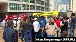 Нұр-Сұлтанда үлескерлер он жылдан бері бітпей келе жатқан үйлеріне кіргізуді талап етті
