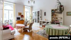 Санкт - Петербург қонақ үйлері үйлерінде зорлық көрген әйелдерді орналастырды