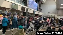 Нұр-Сұлтан вокзалындағы кассаларда ұзын-сонар кезек пайда болды