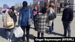 Қызылордада азық-түлік және қаржылай көмектің жоқтығына шағымданған топ әкімдікке барды