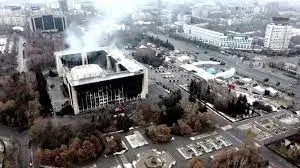 Жарылысқа жол ашқан – биліктің мақтаншақтық идеологиясы