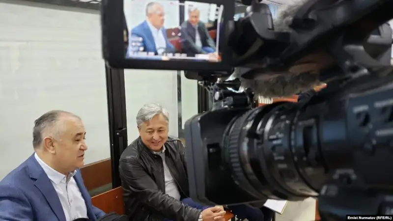 Бішкек соты Өмірбек Текебаев пен Дүйшенқұл Чотоновтың үйқамақ мерзімін созды