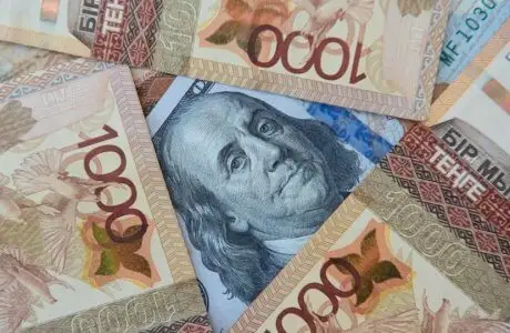 Теңгені тығырықтан шығаруға Мамин үкіметінің қауқары жете ме?!