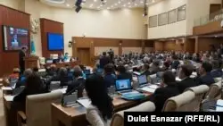 Қазақстанда 65 жастан асқан депутаттарға жұмысқа бармауға рұқсат етілді