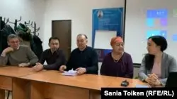 Дулат Ағаділдің анасы ұлын үйінен әкеткендерді жауапқа тартуды талап етті
