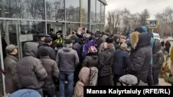 Алматыда белсенділер қаралы митингіден кейін прокуратураға барды