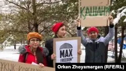 Нұр-Сұлтандағы митингіге келген жастар. 9 қараша 2019 жыл.