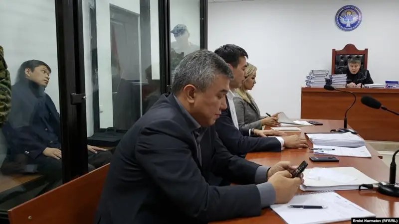 Сапар Исаковты сотқа күшпен жеткізді