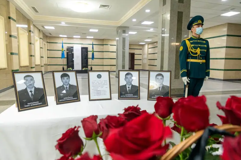 Ұшақ апатынан көз жұмған әскерилерді жерлеу рәсімі өтті