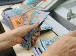 Біреу миллион теңге жалақы алады, біреу миллиард теңге шығынға батырады