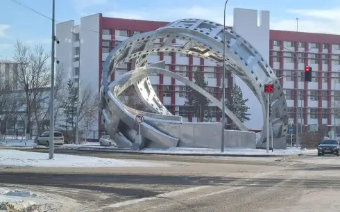 Қомақты қаражат кеткен кинолента монументі қарағандылықтарды қуантпай тұр