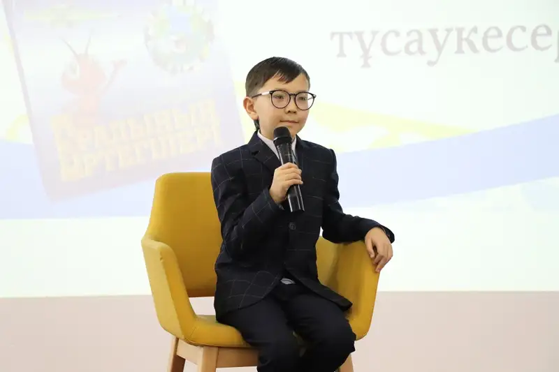 9 жасар балалар жазушысы өз кітабын шығарды